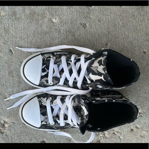 Boys Size 1 Hightop Shark Converse